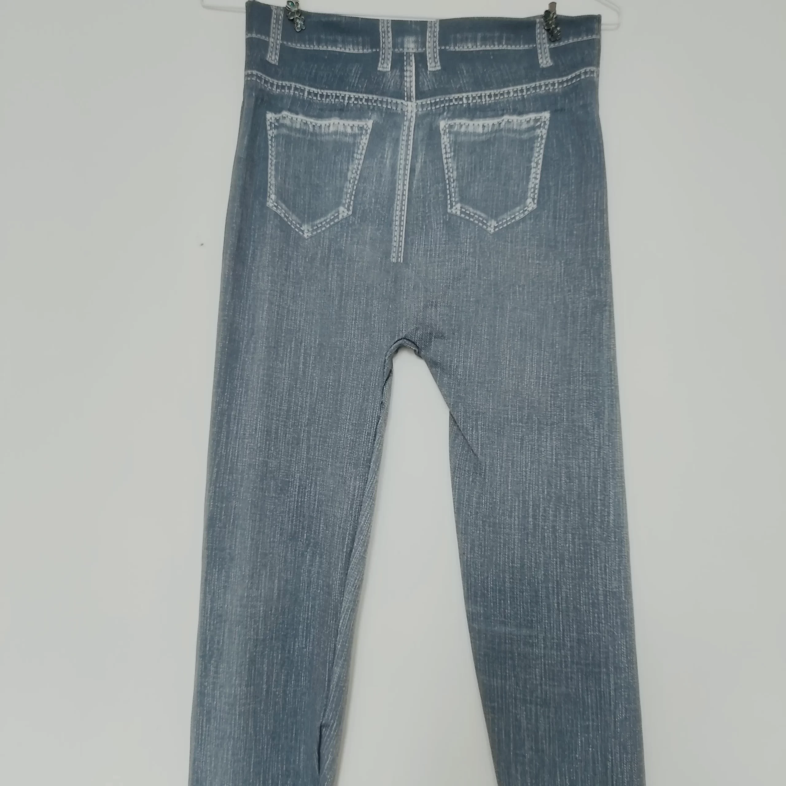 Jean legging gris bordado en finas perlas - Imagen 4