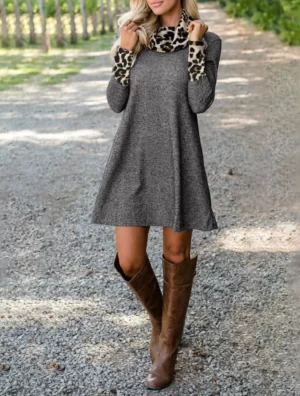Vestido elegante cuello y mangas leopardo, estilo túnica, cuello con diseño de bufanda, mangas largas con puños en estampado de animal print. Moda "Animal Print" 2023 en Venezuela.